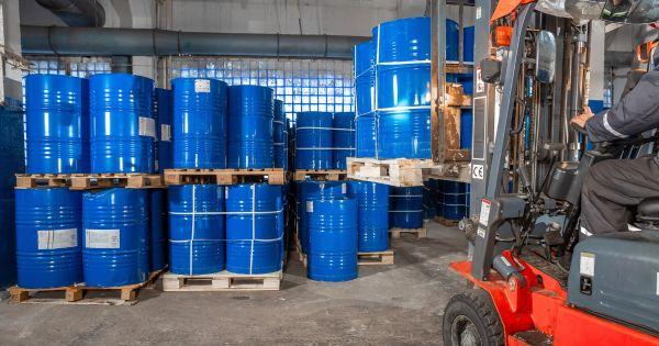 4 Reasons To Hire Chemical Storage Services